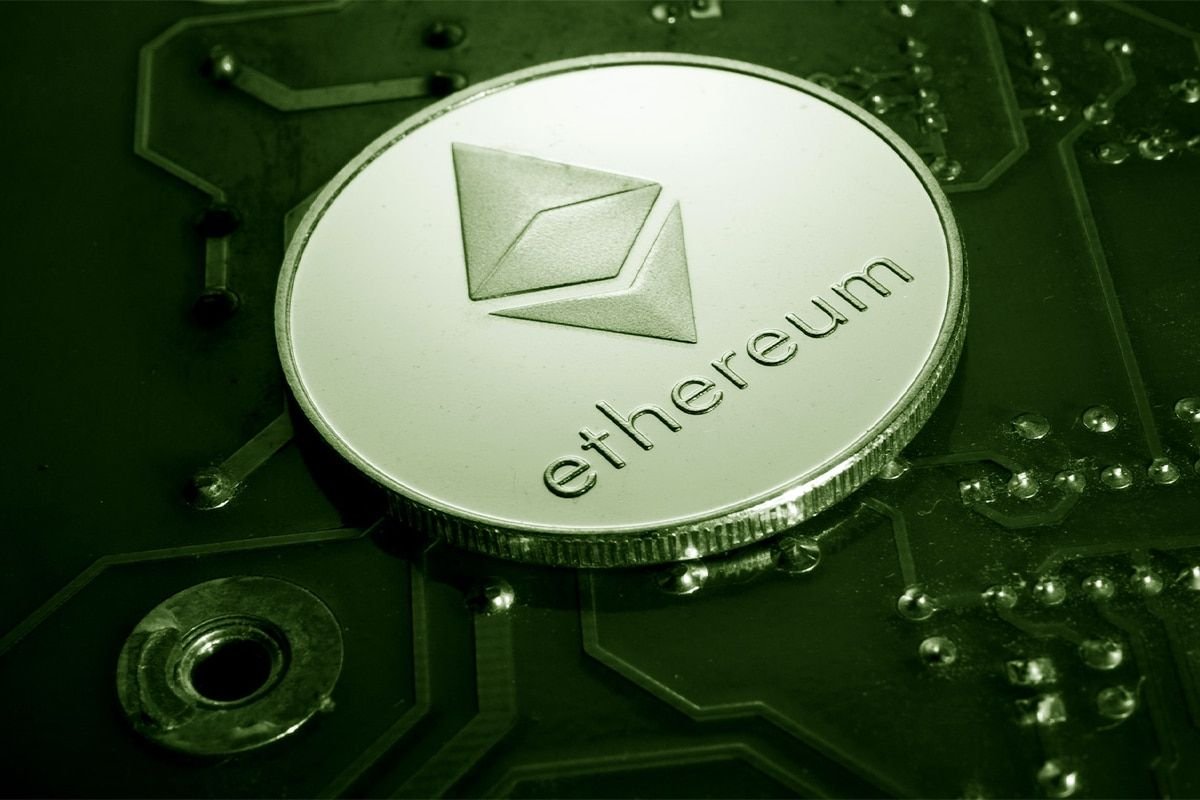 Інституційні фонди для продуктів Ethereum змінюються, оскільки ETH торгується вище 2200 доларів США